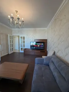 Kirayə 3 otaqlı Mənzil 136 m² Nəsimi r. 8 Noyabr m. – şəkil 2