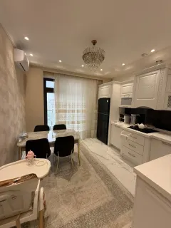 Kirayə 3 otaqlı Mənzil 148 m² Nəsimi r. – şəkil 3