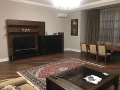 Kirayə 3 otaqlı Mənzil 162 m² Səbail r. – şəkil 3