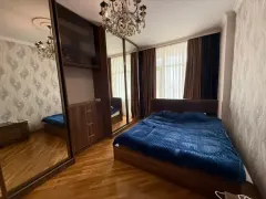 Kirayə 3 otaqlı Mənzil 152 m² Yasamal r. – şəkil 2