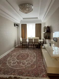 Kirayə 4 otaqlı Mənzil 175 m² Səbail r. – şəkil 2