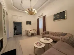 Kirayə 2 otaqlı Mənzil 70 m² Səbail r. Sahil m. – şəkil 1