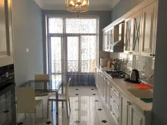 Kirayə 3 otaqlı Mənzil 162 m² Səbail r. – şəkil 10