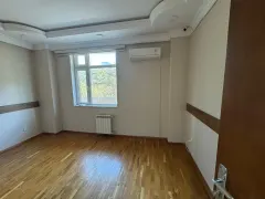 Kirayə 3 otaqlı Ofis 135 m² Yasamal r. Nizami m. – şəkil 1