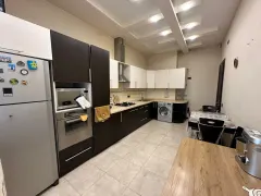Kirayə 3 otaqlı Mənzil 160 m² Nəsimi r. – şəkil 6