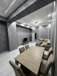 Kirayə 4 otaqlı Mənzil 180 m² Yasamal r. – şəkil 1