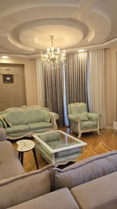 Kirayə 3 otaqlı Mənzil 132 m² Xətai r. – şəkil 1