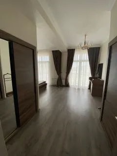 Kirayə 4 otaqlı Mənzil 184 m² Xətai r. – şəkil 2