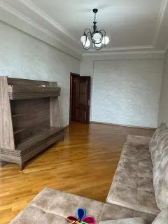 Kirayə 2 otaqlı Mənzil 75 m² Yasamal r. İnşaatçılar m. – şəkil 3