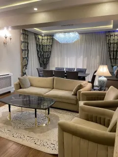 Kirayə 4 otaqlı Mənzil 190 m² Xətai r. – şəkil 1