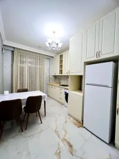 Kirayə 2 otaqlı Mənzil 82 m² Nərimanov r. 8 Noyabr m. – şəkil 1