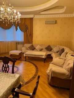 Kirayə 3 otaqlı Mənzil 140 m² Yasamal r. Gənclik m. – şəkil 1