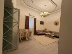 Kirayə 2 otaqlı Mənzil 70 m² Səbail r. Sahil m. – şəkil 2