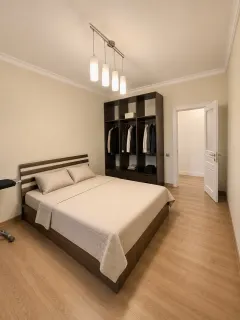 Kiralık 3 odalı Daire 150 m² Nəsimi ilçesi Nizami metro – şəkil 4