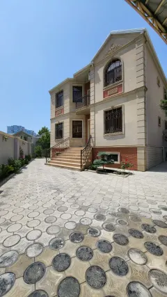 Kirayə 7 otaqlı Həyət evi / Bağ evi 260 m² Səbail r. – şəkil 1