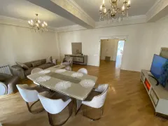 Kirayə 3 otaqlı Mənzil 150 m² Xətai r. Ağ şəhər q. – şəkil 3