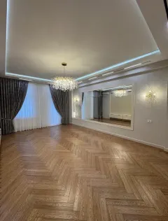 Elmlər RENESSANS PALACE – şəkil 2