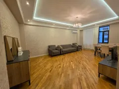 Kirayə 3 otaqlı Mənzil 130 m² Nərimanov r. – şəkil 1