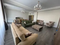 Kirayə 4 otaqlı Mənzil 184 m² Xətai r. – şəkil 1