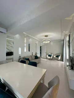 Kirayə 3 otaqlı Mənzil 130 m² Nərimanov r. – şəkil 1
