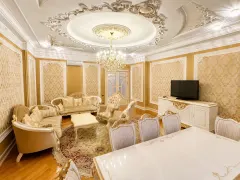 Kirayə 3 otaqlı Mənzil 140 m² Nəsimi r. – şəkil 1