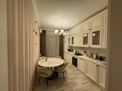 Kirayə 3 otaqlı Mənzil 120 m² Nəsimi r. – şəkil 1