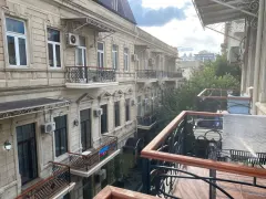 Kirayə 2 otaqlı Mənzil 60 m² Səbail r. Sahil m. – şəkil 1