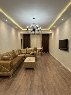 Kirayə 3 otaqlı Mənzil 150 m² Nəsimi r. Gənclik m. – şəkil 1
