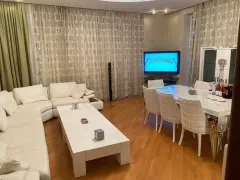 Kirayə 3 otaqlı Mənzil 120 m² Yasamal r. – şəkil 1