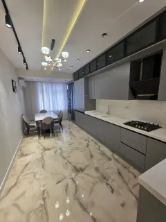 Kirayə 4 otaqlı Mənzil 190 m² Nəsimi r. – şəkil 2