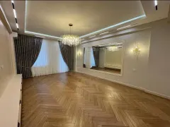 Elmlər RENESSANS PALACE – şəkil 1