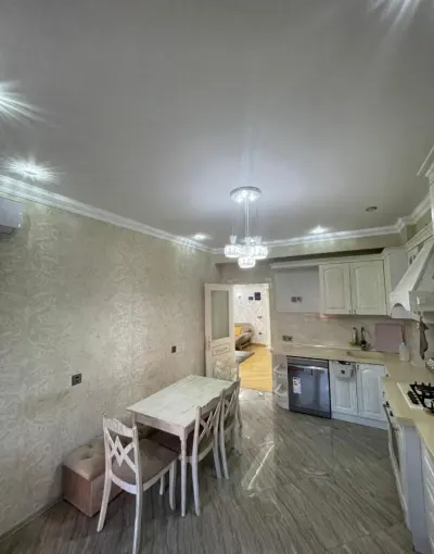 Kirayə 3 otaqlı Mənzil 100 m² Xətai r.