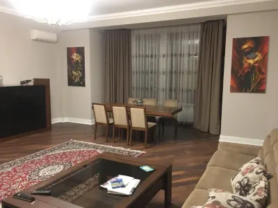 Kirayə 3 otaqlı Mənzil 162 m² Səbail r.