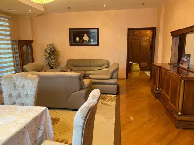 Kirayə 3 otaqlı Mənzil 135 m² Yasamal r. Nizami m.