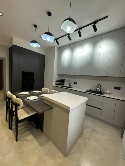 Kirayə 3 otaqlı Mənzil 90 m² Nəsimi r. 28 May m.