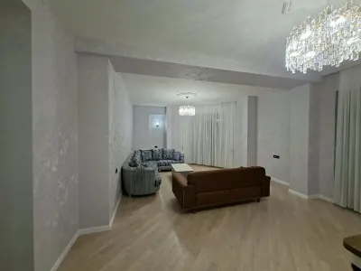 Kirayə 3 otaqlı Mənzil 130 m² Xətai r. Ağ şəhər q.