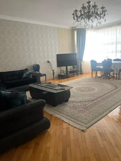 Kirayə 3 otaqlı Mənzil 140 m² Nəsimi r.