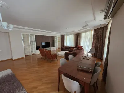 Kirayə 5 otaqlı Mənzil 260 m² Nəsimi r. 28 May m.