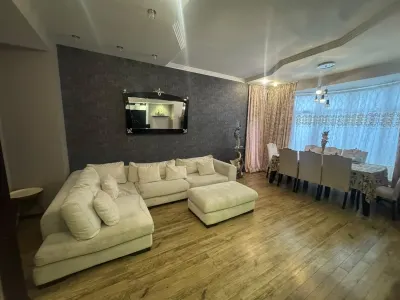 Kirayə 3 otaqlı Mənzil 130 m² Nərimanov r. Gənclik m.