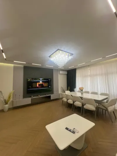 Satılır 4 otaqlı Mənzil 186 m² Nəsimi r. 28 May m.