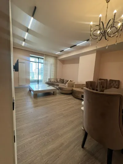 Kirayə 4 otaqlı Mənzil 178 m² Yasamal r.