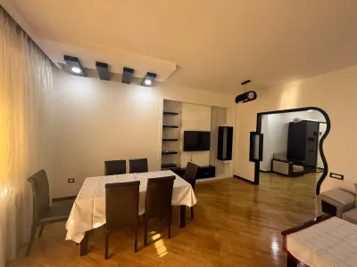 Kirayə 3 otaqlı Mənzil 130 m² Nərimanov r. Nərimanov m.