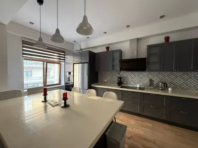 Kirayə 4 otaqlı Mənzil 220 m² Xətai r. Ağ şəhər q.
