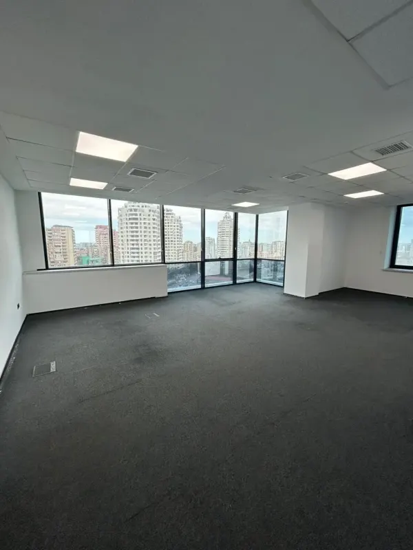 İcarəyə verilir 13 otaqlı ofis 600