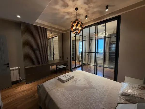 Kirayə 4 otaqlı Mənzil 170 m² Xətai r. Ağ şəhər q.