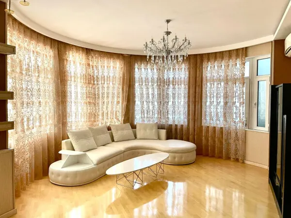 Kirayə 2 otaqlı Mənzil 130 m² Nərimanov r.