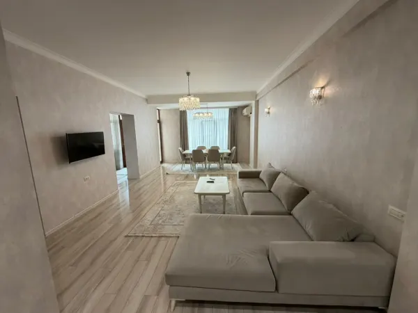 Kirayə 3 otaqlı Mənzil 115 m² Xətai r. Şah İsmayıl Xətai m.