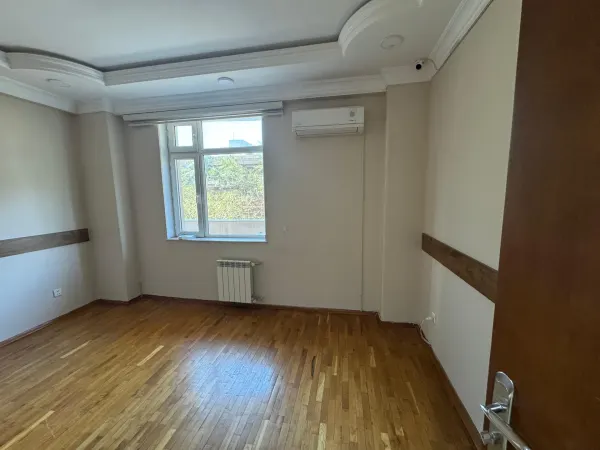 Kirayə 3 otaqlı Ofis 135 m² Yasamal r. Nizami m.