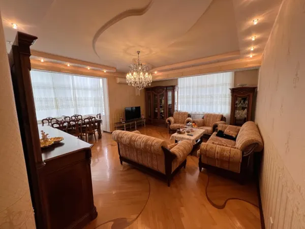 Kirayə 4 otaqlı Mənzil 185 m² Yasamal r.