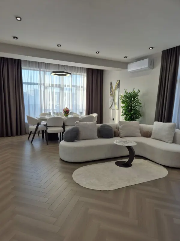 Kirayə 3 otaqlı Mənzil 120 m² Nəsimi r. 28 May m.